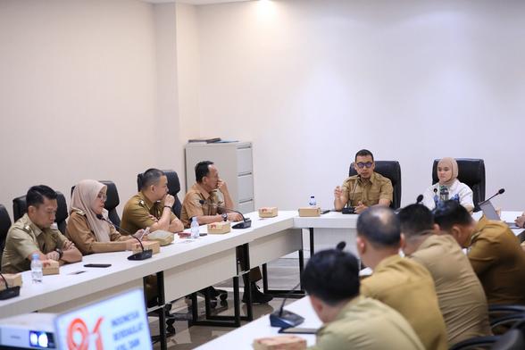 Makassar Perketat Aturan Sampah: Jadwal Buang Malam Hari, Retribusi Digital Lewat Lontara Plus