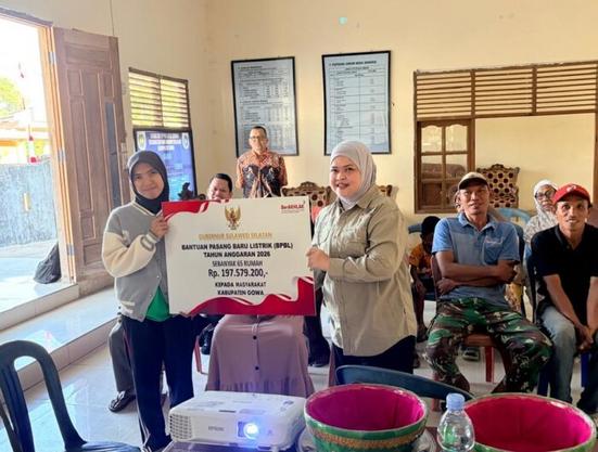 Ratusan warga Gowa dan Bantaeng kini nikmati akses listrik gratis dari Pemprov Sulsel