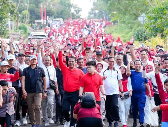 Semarak Hari Pramuka ke-65 di Bone, Mentan dan Gubernur Sulsel Lepas Ribuan Peserta Jalan Sehat