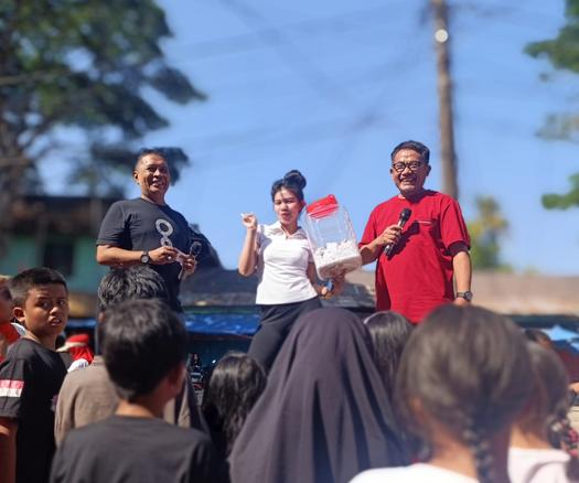Semarak Kemerdekaan Ke-81: Pedagang Pasar Senggol Makassar Gelar Senam Bersama, Ratusan Warga Turut Bergoyang