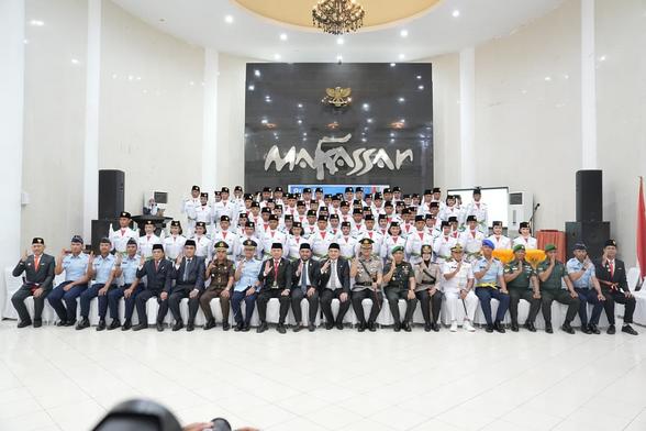 Wali Kota Munafri Kukuhkan 70 Paskibraka Makassar, Siap Kibarkan Bendera Pusaka di HUT RI Ke-81