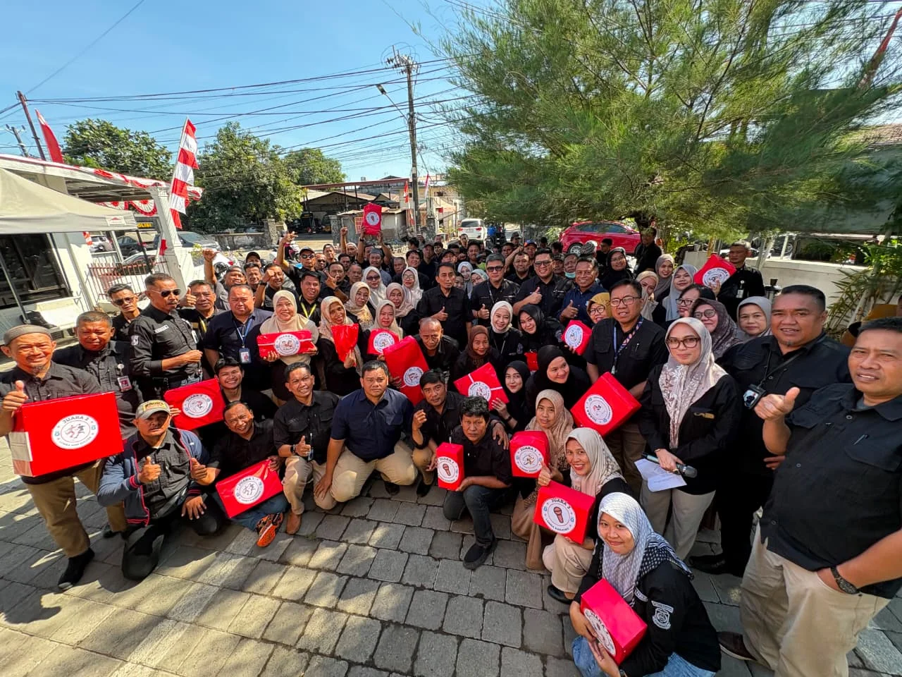 Perumda Parkir Makassar Semarakkan HUT RI ke-81 dengan Olahraga dan Lomba di Pantai Losari