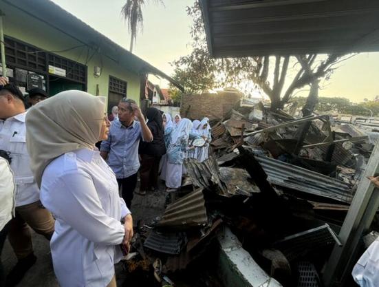 Gerindra Makassar Salurkan Bantuan Sembako untuk Korban Kebakaran Asrama Kodam Mattoangin