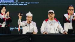 Jokowi Tunjukkan KTA PSI di Bandung, Tegaskan Status Kader dan Minta Pengurus Tak Gentar