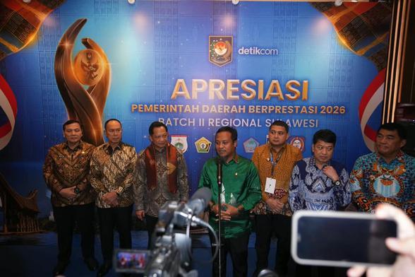 Makassar Raih Dua Penghargaan Nasional Bergengsi, Wali Kota Munafri Kantongi Rp1,5 Miliar dan Program Bedah 300 Rumah
