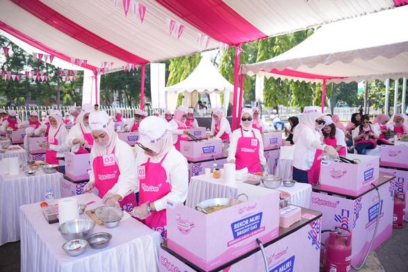 Pertamina Raih Rekor Muri Memasak Serentak Di 8 Kota, Ribuan Porsi Dibagikan Untuk Masyarakat