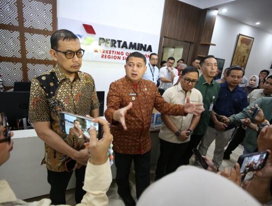 Wali Kota Makassar Usulkan Klaster SPBU dan Jadwal Malam bagi Truk-Bus untuk Urai Antrean BBM