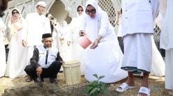 Pimpin Upacara Hari Santri 2026, Bupati Barru Ajak Santri Berkontribusi Menuju Indonesia Emas
