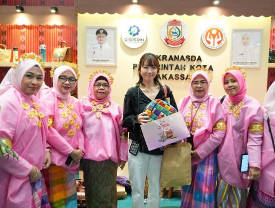 Dekranasda Makassar pamerkan wastra Cora’ La’ba dan Sarung Basah di INACRAFT 2026